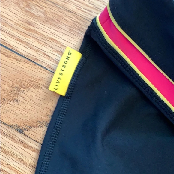 Nike Dri-Fit Livestrong Capri workout pants, XS - Picture 3 of 3